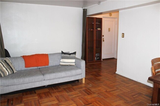 Foto del edificio - 2165 Matthews Ave