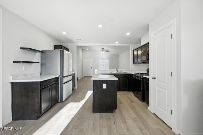Building Photo - 1033 Candelilla St