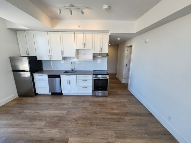 Building Photo - 841 Grenon Ave