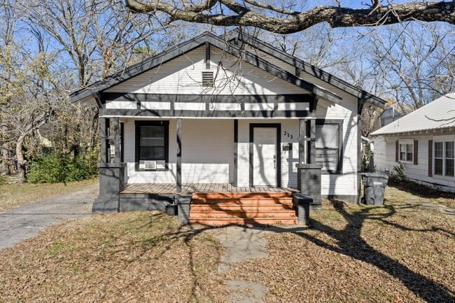 Building Photo - 213 6th Ave NW