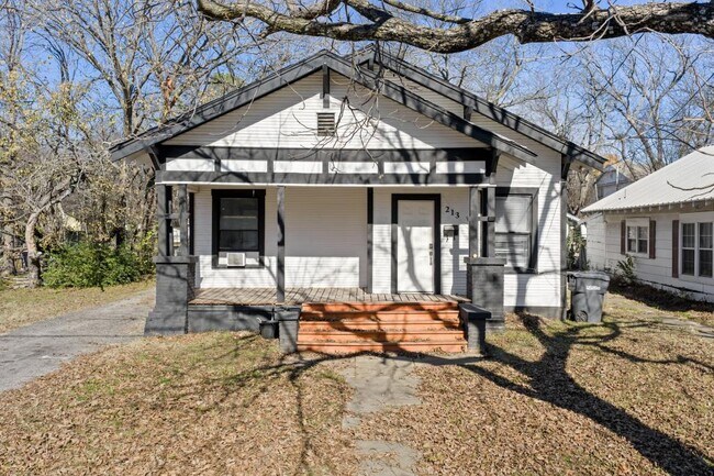 Foto del edificio - 213 6th Ave NW