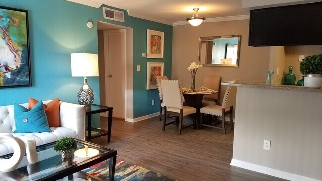 Foto del edificio - 10250 Lands End Dr