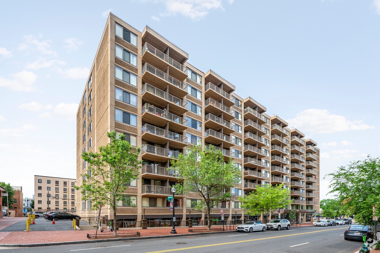 Primary Photo - Westpark Apartments