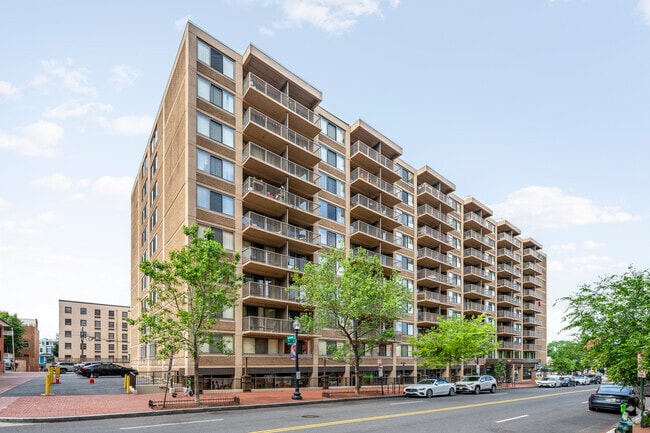 Building Photo - Westpark Apartments
