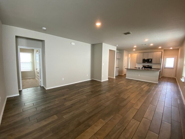 Building Photo - Fabulous 4/2 single story conveniently loc...