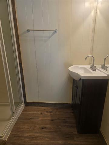 Foto del edificio - 217 E 3rd St