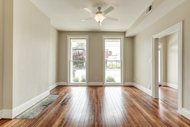 Living room - 14 1/2 W Leigh St