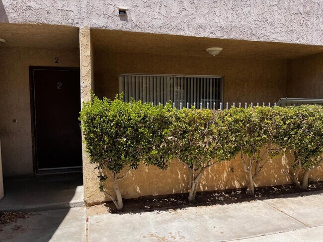 Foto del edificio - 120 E Ave Q7