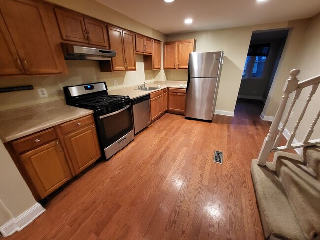 Building Photo - 3 Bed/2 bath (1/2 OFF 1st Months Rent!)