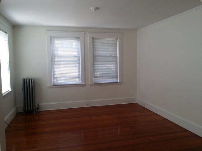 Building Photo - 176 Safford St