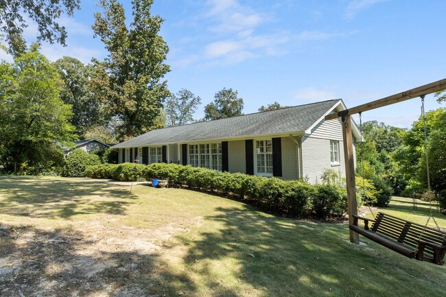 Foto del edificio - Mountain Brook Living: 3BR Main, Hardwoods...