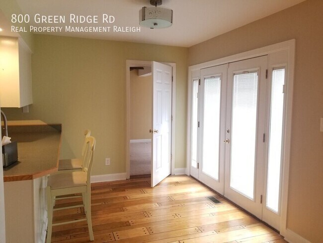 Foto del edificio - 800 Green Ridge Dr