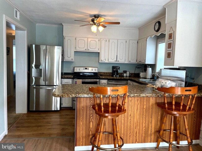 Foto del edificio - 117 Newport Bay Dr