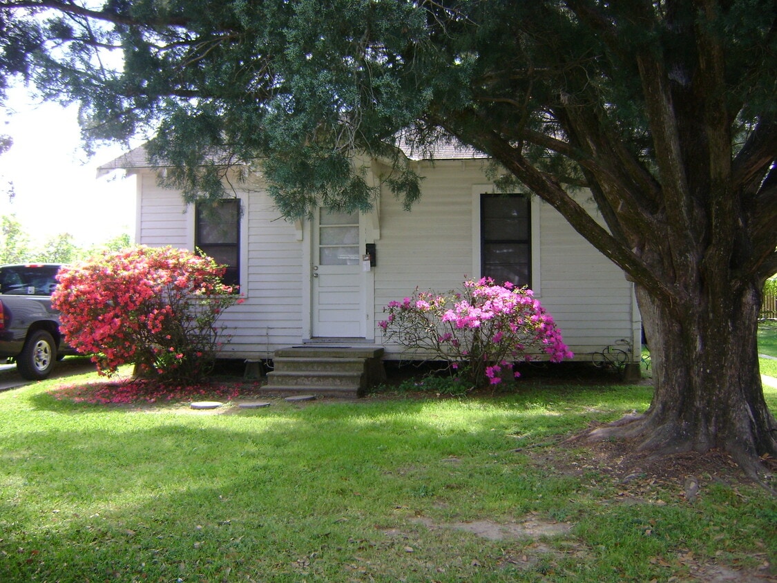 116 St Michael St Unit 116 1/2, Lafayette, LA 70506 Room for Rent in