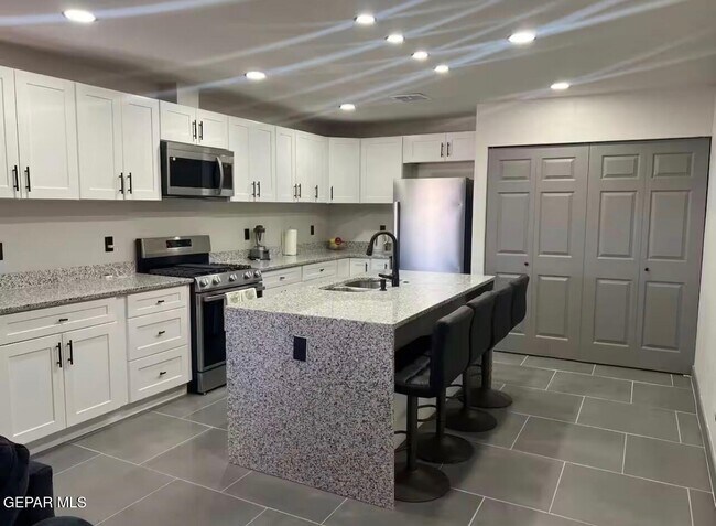 Foto del edificio - 6902 S Angora Loop Ave