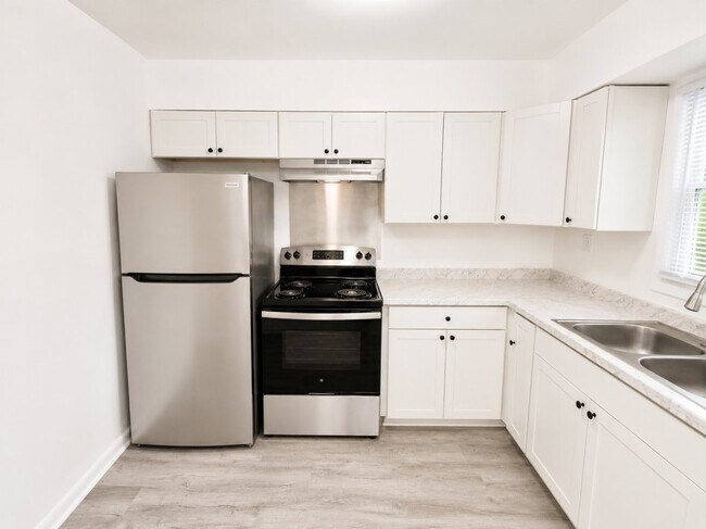 Building Photo - 2626 Wayside Dr