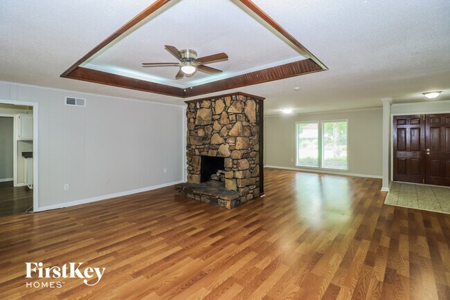 Building Photo - 2350 Thornwood Ln