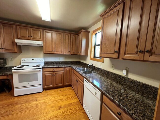 Foto del edificio - 2819 Pace Bend Rd S