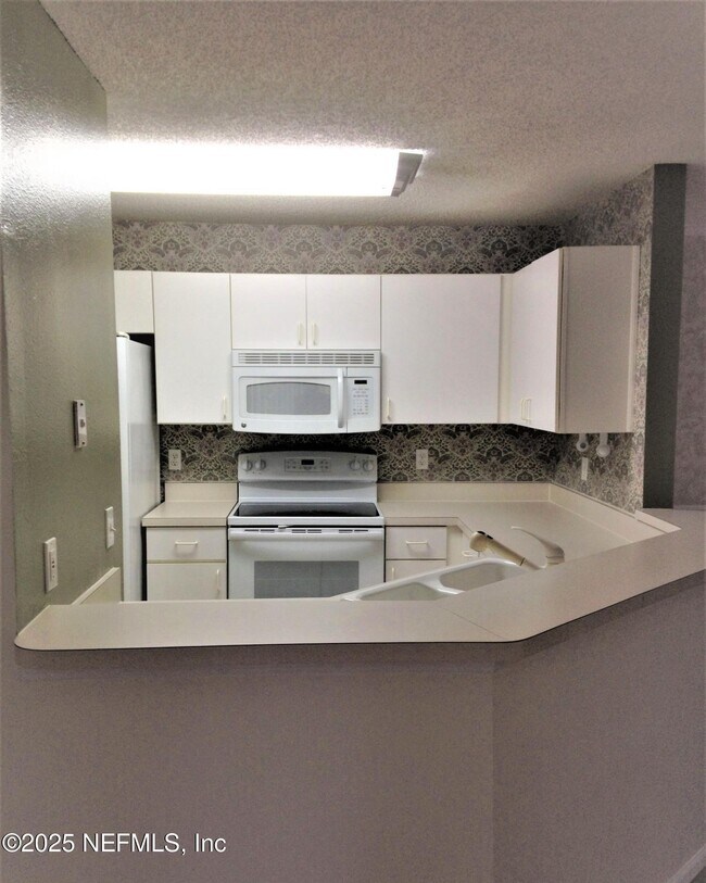 Building Photo - 800 Ironwood Dr
