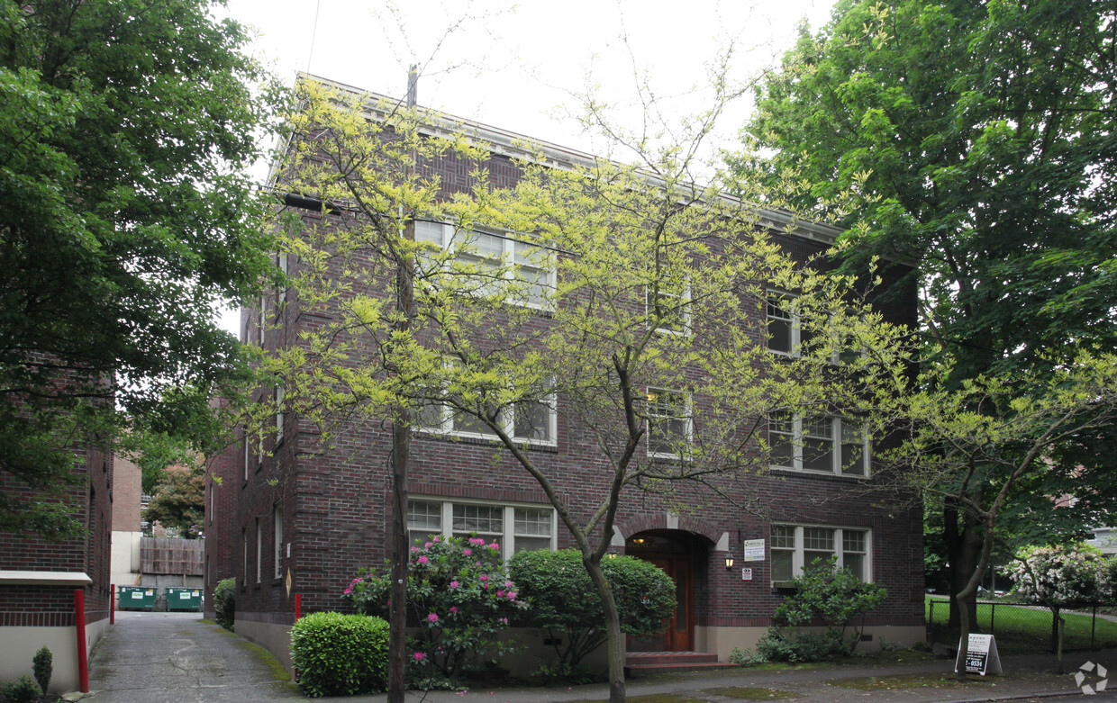 Primary Photo - Eugene Apartments