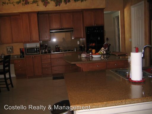 Building Photo - 5469 San Bellasera Ct