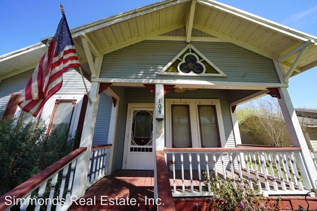 Building Photo - 3 br, 2 bath House - 104 Elm Street
