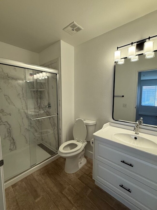 Foto del edificio - Condo in Gated Palm Lake