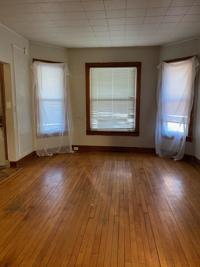 Building Photo - ELM STREET HOUSE