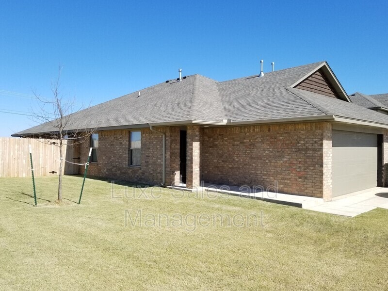 Primary Photo - 8815 SW 45th St