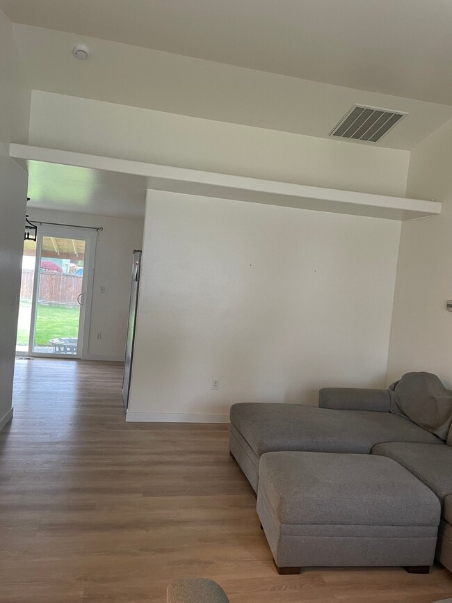 Foto del edificio - 180 Moss Ln