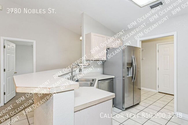 Building Photo - 3780 Nobles St