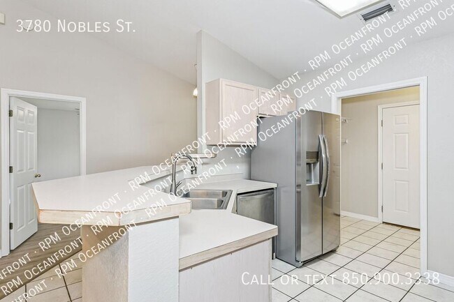 Foto del edificio - 3780 Nobles St