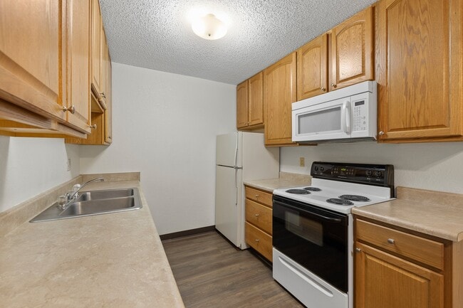 Building Photo - Country Bluff Apartments