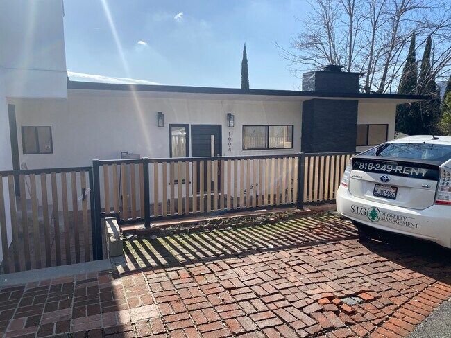 Foto del edificio - 1994 Hilldale Dr