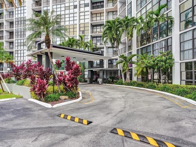 Foto del edificio - 800 Parkview Dr