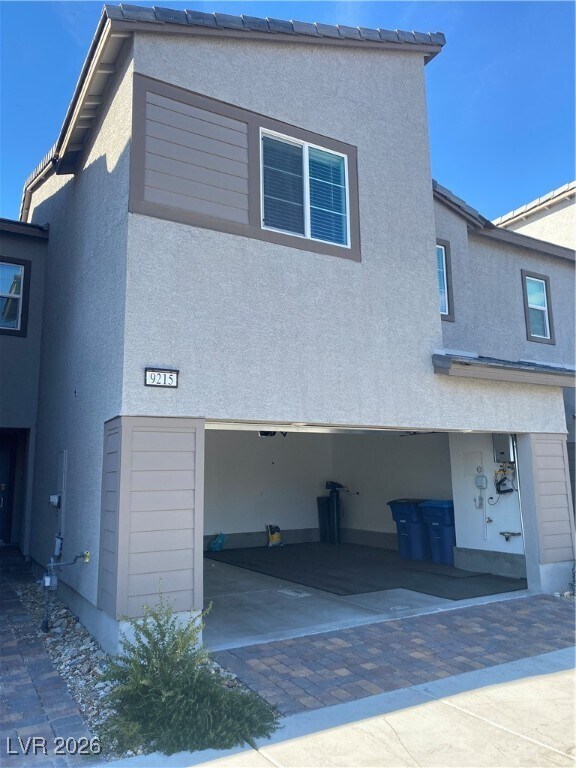 Building Photo - 9215 Sky Pointe Dr