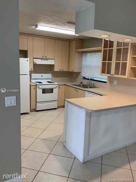 Building Photo - 840 SW 81st Ave