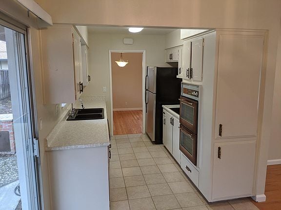 Building Photo - 40753 Capa Dr