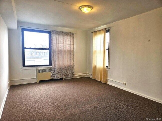 Foto del edificio - 98-25 64th Rd