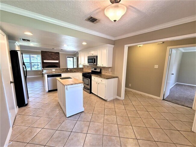 Building Photo - 13859 Foxford Way