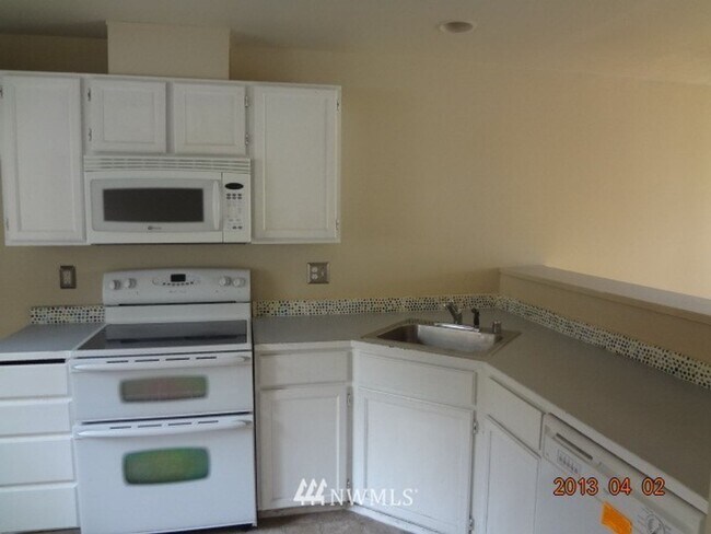 Foto del edificio - Spacious Condo in Renton