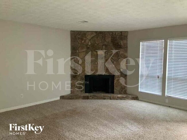 Foto del edificio - 3907 Wood Path Dr
