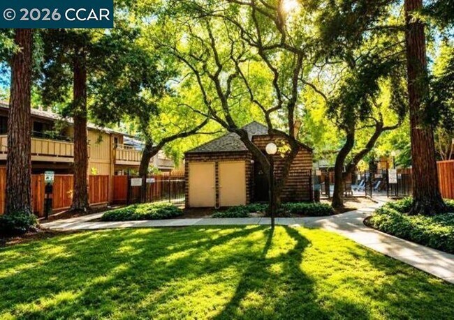 Foto del edificio - 2144 Northwood Cir