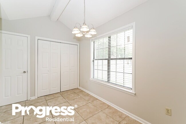Building Photo - 2694 Lakeside Dr