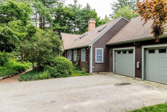 Building Photo - 14 Normandy Rd