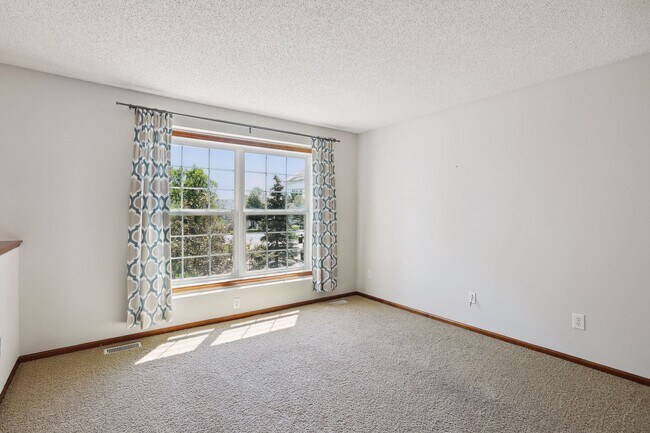 Foto del edificio - 15024 Farnham Ave N
