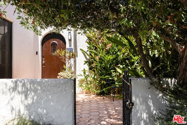Foto del edificio - 851 Masselin Ave