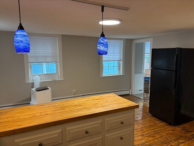 Building Photo - 10 Palfrey Ct
