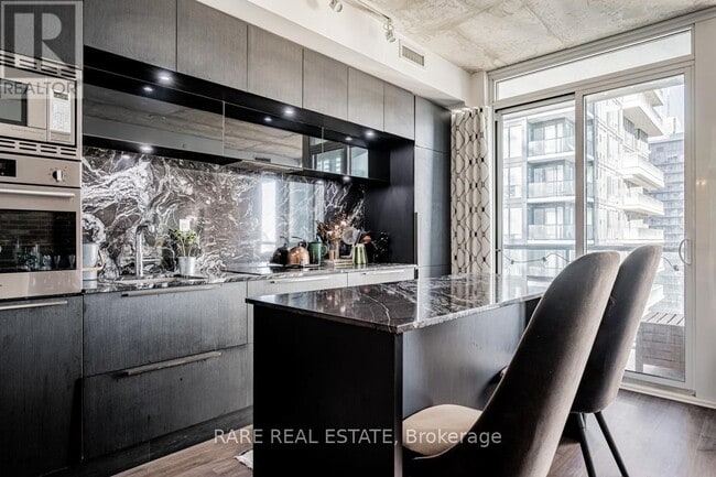 Building Photo - 88 Blue Jays Way