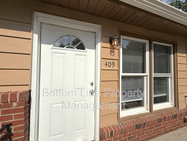 Building Photo - 409 Olin Dr